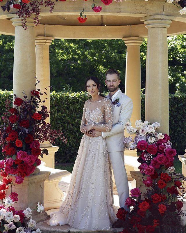 Beading Elegant Long Sleeves Wedding Dresses Sheer Bateau Neck A E Sequined Bridal Gowns Plus Size Sweep Train Tulle Robe De Mari E