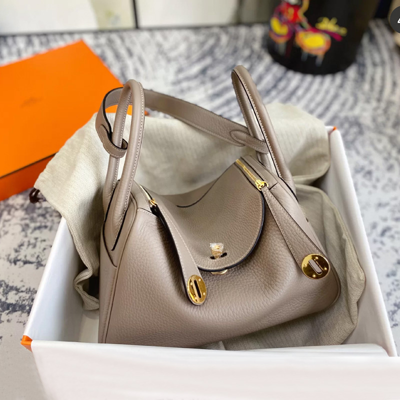 2020 Spring/Summer New Crossbody Bag Womens Mini Lindy Bag Mini Doctor Bag Womens Leather Bags Shoulder Medicine, Black-20cm-gold buckle
2020 Spring/Summer New Crossbody Bag Womens Mini Lindy Bag Mini Doctor Bag Womens Leather Bags Shoulder Medicine, Black-20cm-gold buckle