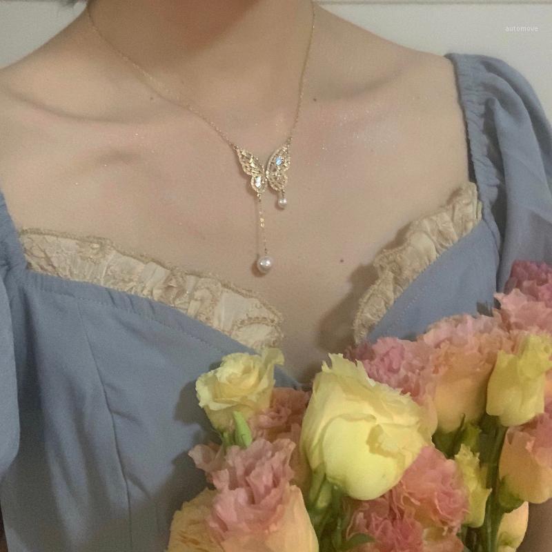 Korea New Fashion Jewelry Exquisite Copper Inlaid Zircon Butterfly Pendant Necklace Elegant Pearl Female Clavicle Necklace1
Korea New Fashion Jewelry Exquisite Copper Inlaid Zircon Butterfly Pendant Necklace Elegant Pearl Female Clavicle Necklace1