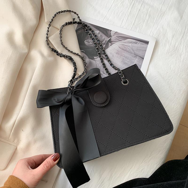Chain Woman's Bag Crossbody Shoulder Bags Handbags Evening Purse Lady Luxury Designer Diamond Lattice Ribbon Stylish Solid Color, Black
Chain Woman's Bag Crossbody Shoulder Bags Handbags Evening Purse Lady Luxury Designer Diamond Lattice Ribbon Stylish Solid Color, Black