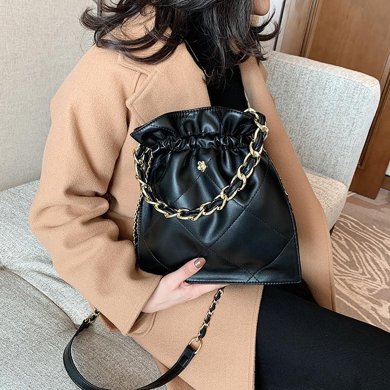 Solid Color Women Leather Bag Designer New Luxury Clutch Small Crossbody Shoulder Handbags 2021 Female Fashion Brand Trend Bags, Black
Solid Color Women Leather Bag Designer New Luxury Clutch Small Crossbody Shoulder Handbags 2021 Female Fashion Brand Trend Bags, Black