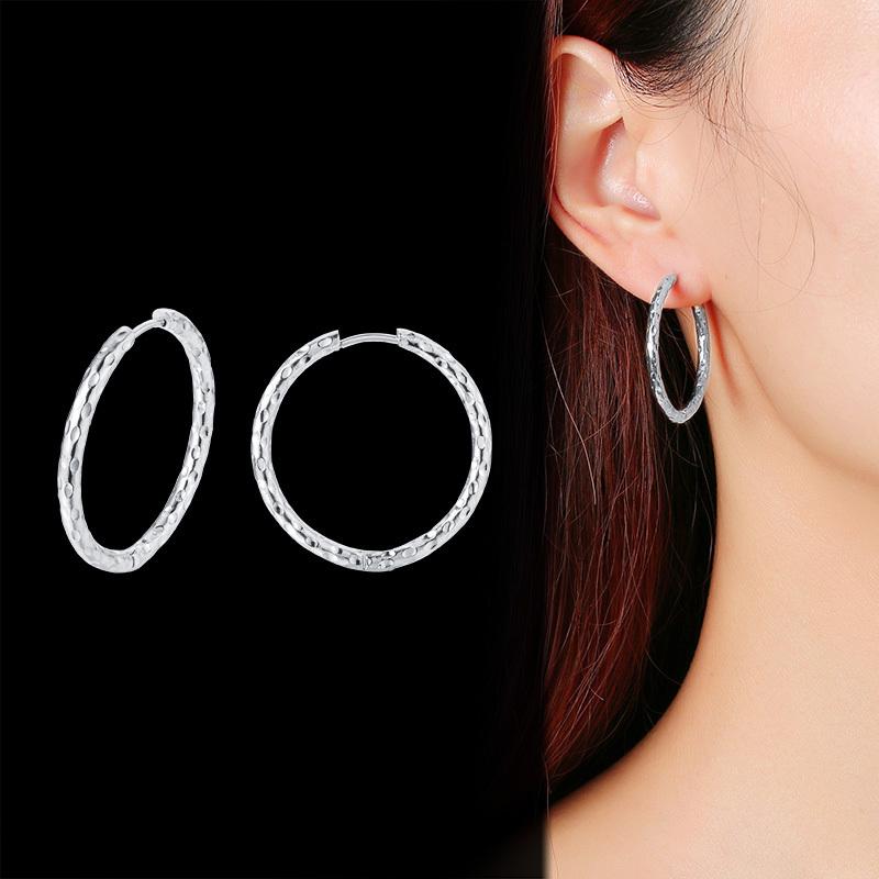Women's Minimalist Metal Hoop Earrings,Hammer Texture Anti Allergy Stainless Steel Circle Ear Accessory,Simple Female Jewelry
Women's Minimalist Metal Hoop Earrings,Hammer Texture Anti Allergy Stainless Steel Circle Ear Accessory,Simple Female Jewelry