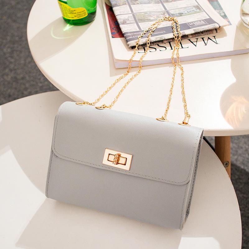 2021 new women's Korean bag cover lock small square Bag Fashion messenger mobile phone, Black
2021 new women's Korean bag cover lock small square Bag Fashion messenger mobile phone, Black