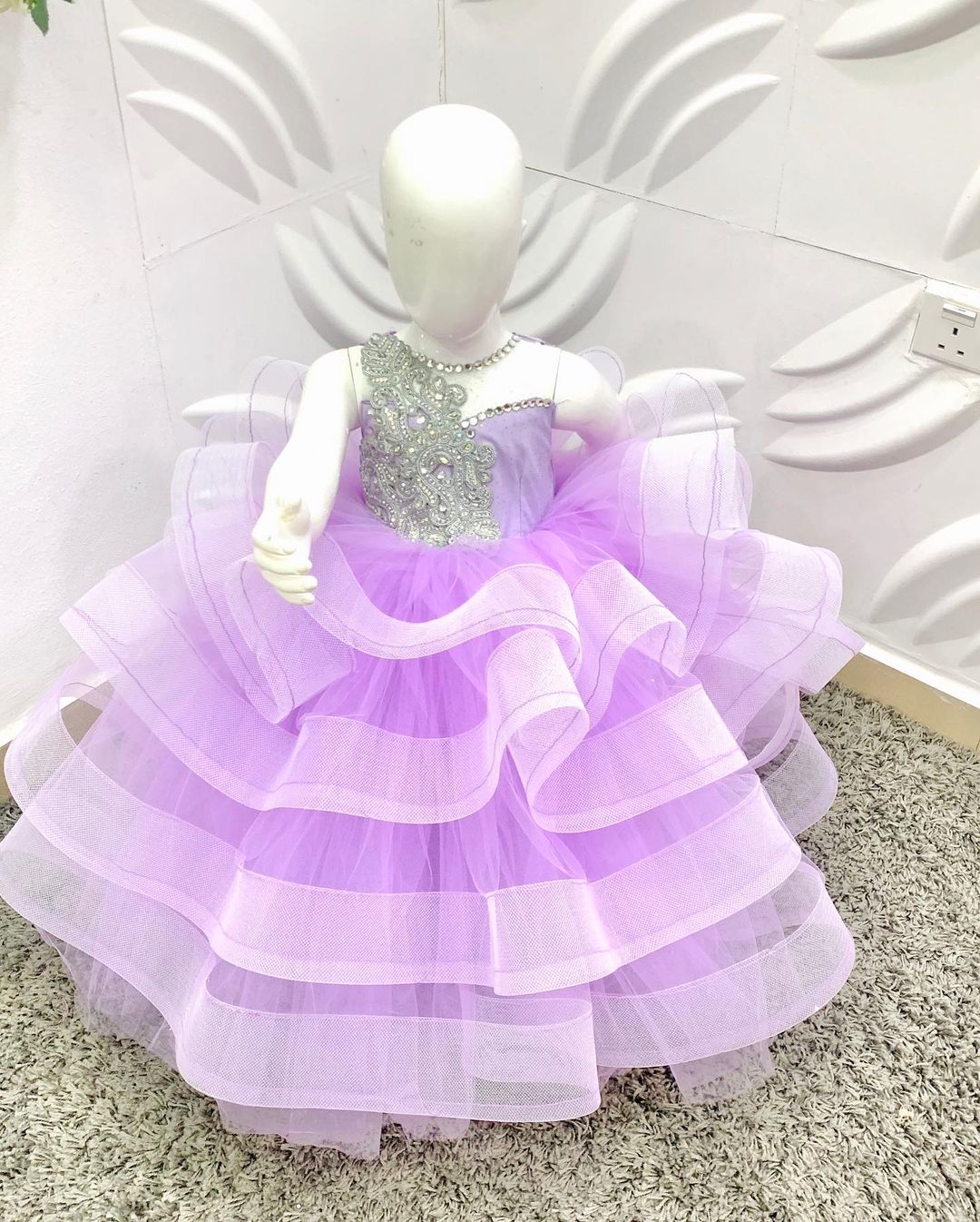 Lilac Crystals 2020 Flower Girl Dresses Sheer Neck Tulle Little Girl Wedding Dresses Cheap Communion Pageant Dresses Gowns ZJ646