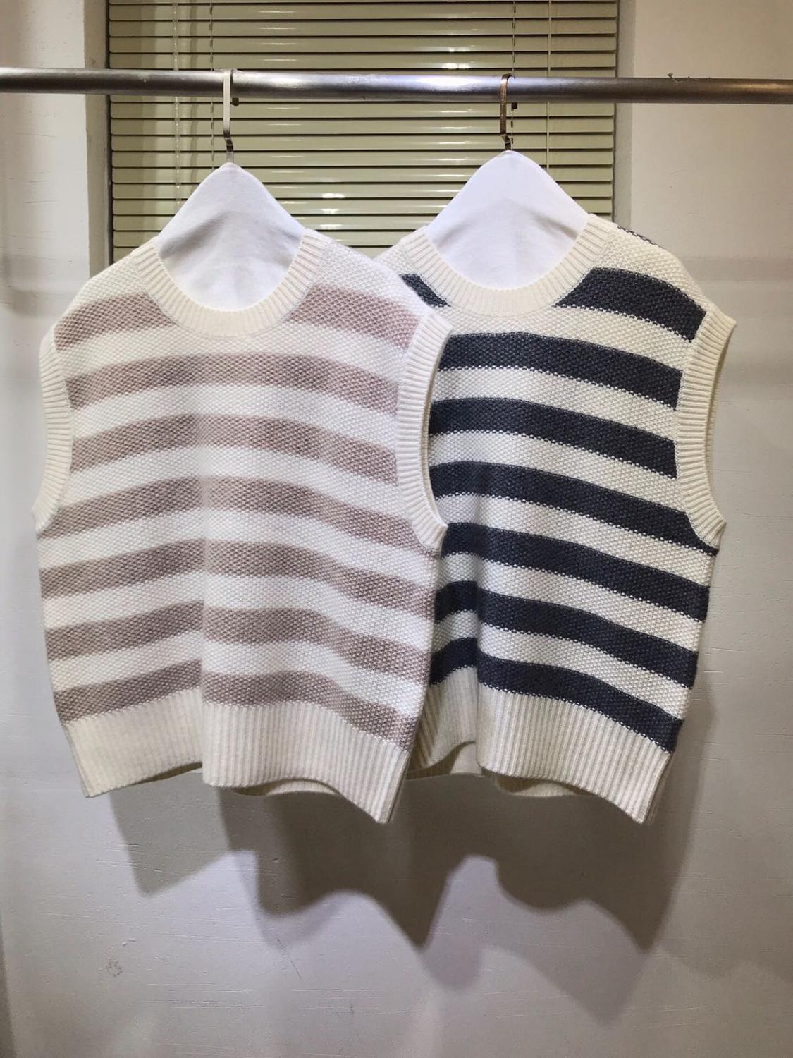 2021 Autumn New Stripes Woman Sweater Vest Sleeveless Woman-neck Cashmere Knit Topos Clue Imj2, The photo
2021 Autumn New Stripes Woman Sweater Vest Sleeveless Woman-neck Cashmere Knit Topos Clue Imj2, The photo