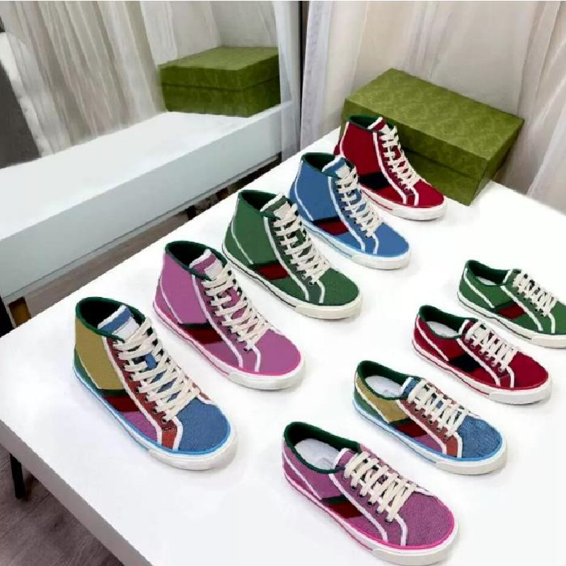 Tennis 1977 Canvas Casual shoes Luxurys Designers Womens Shoe Italy Green And Red Web Stripe Rubber Sole Stretch Cotton Low Top Mens Sneaker
Tennis 1977 Canvas Casual shoes Luxurys Designers Womens Shoe Italy Green And Red Web Stripe Rubber Sole Stretch Cotton Low Top Mens Sneaker