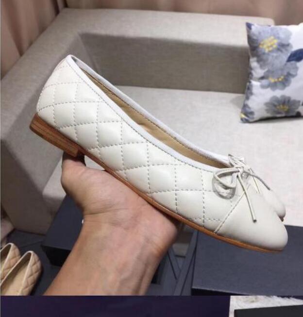 woman Dress shoes Genuine soft Leather Rhombic Ladies Bow Ballet shoes Letter Classic woman Sheepskin Flat boat shoes Large size 34-41-42, Black
woman Dress shoes Genuine soft Leather Rhombic Ladies Bow Ballet shoes Letter Classic woman Sheepskin Flat boat shoes Large size 34-41-42, Black