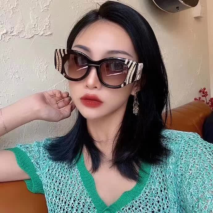 8179 Popular Women fashion Sunglasses Square Summer Style Full Frame Top Quality UV Protection sunglasses Mixed Color with box
8179 Popular Women fashion Sunglasses Square Summer Style Full Frame Top Quality UV Protection sunglasses Mixed Color with box