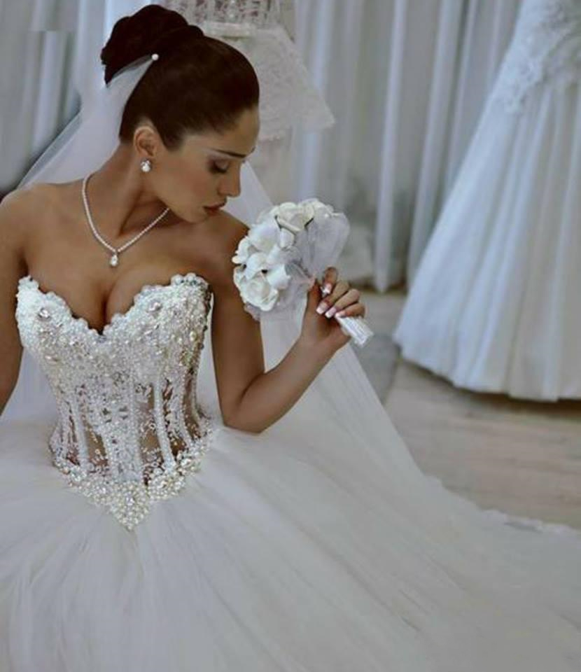 Princess Sweetheart Corset A Line Wedding Dress Pearls Beaded Arabic Dubai Long Ivory Wedding Gowns Strapless Sleeveless Floor Length Garden Bridal Dr