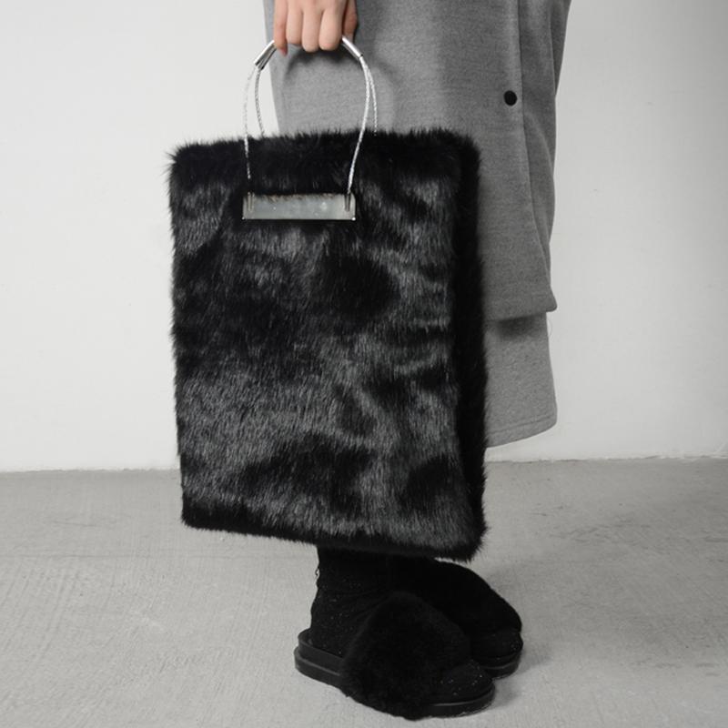 2021 New Winter Black Fur Women Handbags Luxuy Handle Totes Bag Designer Clutch Purse Ladies Leather Bag Bolsa Feminina
2021 New Winter Black Fur Women Handbags Luxuy Handle Totes Bag Designer Clutch Purse Ladies Leather Bag Bolsa Feminina