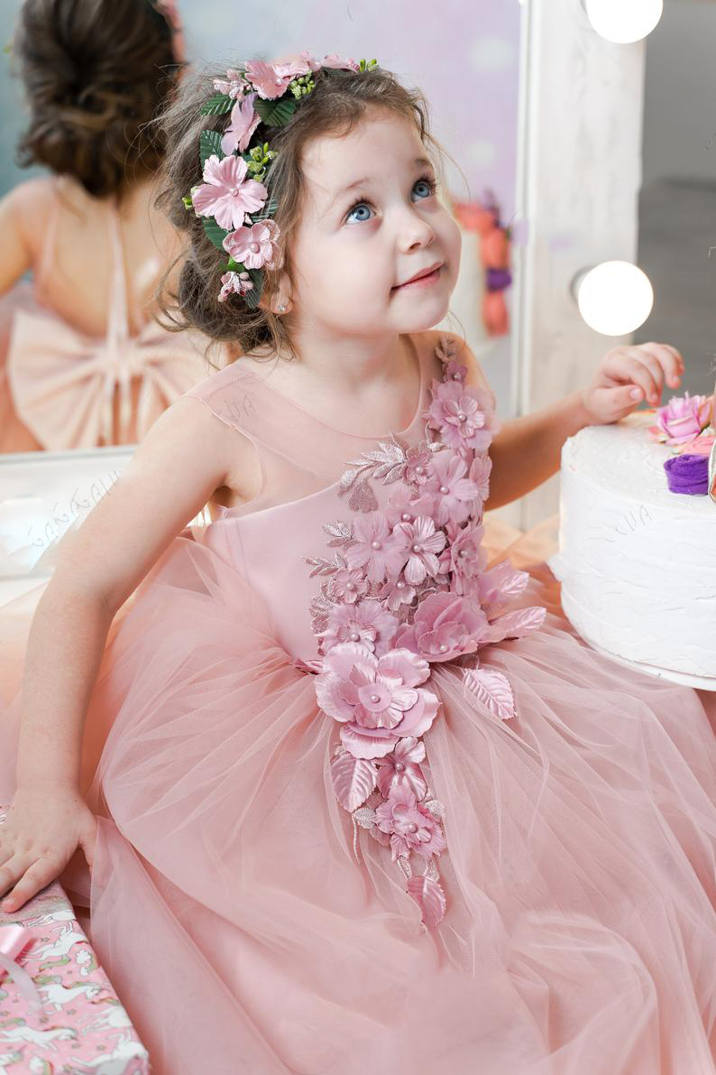Cute Flower Girl Dresses For Wedding Jewel Neck Lace Floral Appliques Tiered Skirts Girls Pageant Dress A Line Kids Birthday Gowns