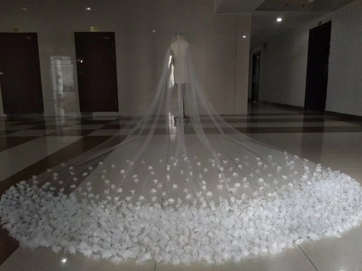 Real 3D Floral Long Wedding Veil One Layer Tulle Butterfly Vestido De Noiva White Custom Made Elegant Bridal Wraps with Comb
