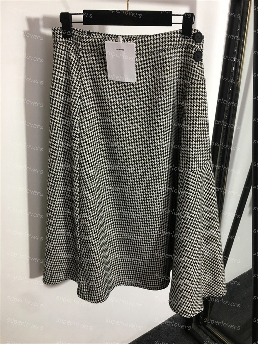 Vintage Houndstooth Skirt Fashion Tweed High Waist Shirts Womens Street Style Dress size -L, Gray with label
Vintage Houndstooth Skirt Fashion Tweed High Waist Shirts Womens Street Style Dress size -L, Gray with label