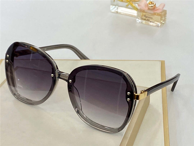 2007 New Women Sunglasses Retro Style Advanced sheet rectangular Frame With Crystal Sequins anti-UV400 Protection Glasses come With Package
2007 New Women Sunglasses Retro Style Advanced sheet rectangular Frame With Crystal Sequins anti-UV400 Protection Glasses come With Package