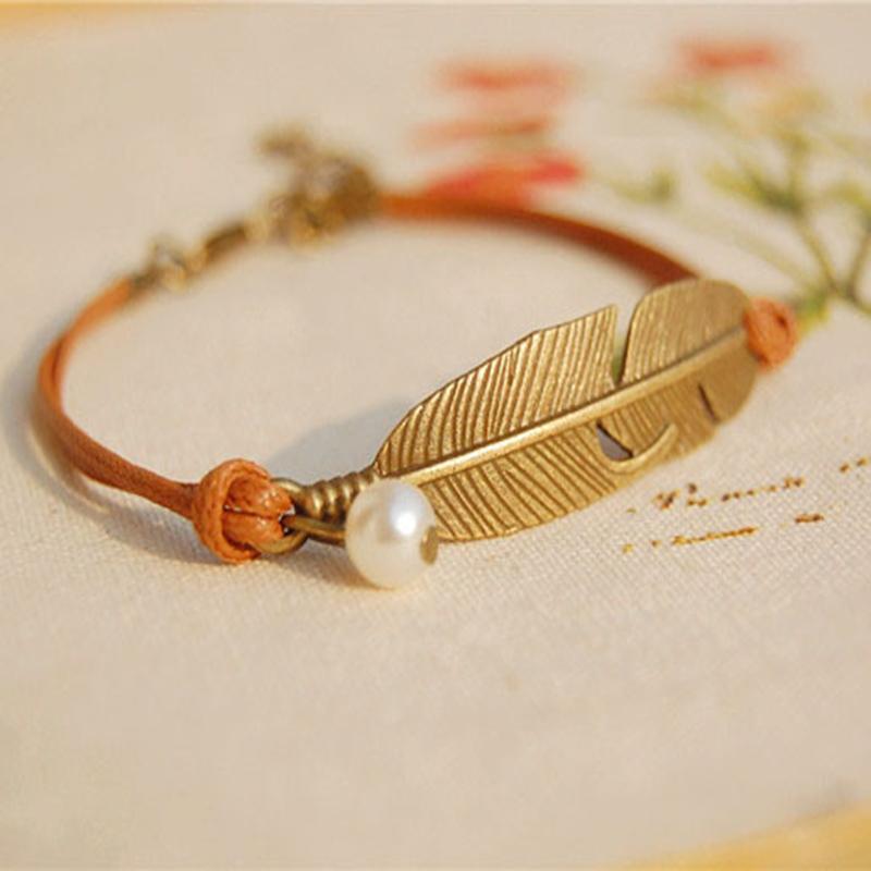 Simple vintage leather chain Imitation pearls feather charm bracelets for women handmade fine jewelry pulseiras femininas
Simple vintage leather chain Imitation pearls feather charm bracelets for women handmade fine jewelry pulseiras femininas