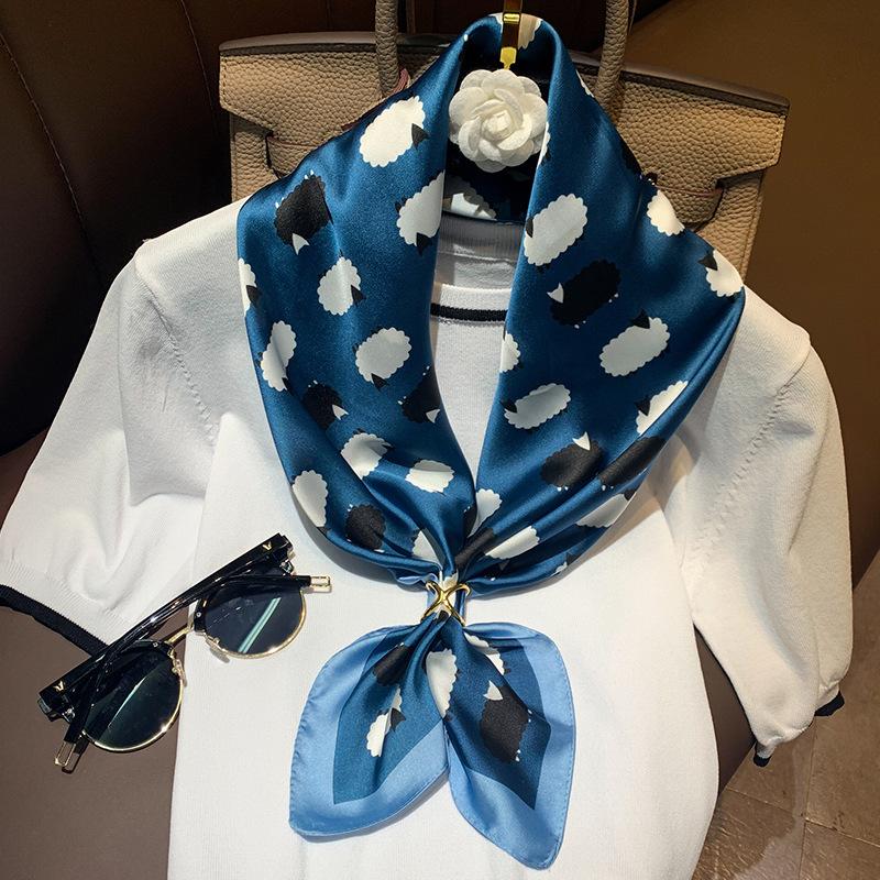 New style 2021 Spring and summer lady Sunscreen Square silk shawl women's quality printing Fashion silk scarves beach headscarf
New style 2021 Spring and summer lady Sunscreen Square silk shawl women's quality printing Fashion silk scarves beach headscarf