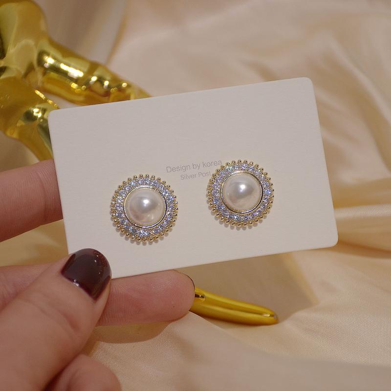 Japanese&Korea Delicate Jewelry 14K Real Gold Zircon Geometric Stud Earrings for Women Luxury Pearl Beads Earrings
Japanese&Korea Delicate Jewelry 14K Real Gold Zircon Geometric Stud Earrings for Women Luxury Pearl Beads Earrings