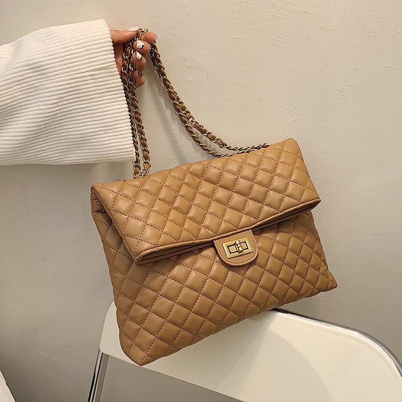 Original Design Popular Large-capacity Female Bag Fashion Chain Crossbody Shoulder Square Bag Underarm Rhombus Folding, Black
Original Design Popular Large-capacity Female Bag Fashion Chain Crossbody Shoulder Square Bag Underarm Rhombus Folding, Black