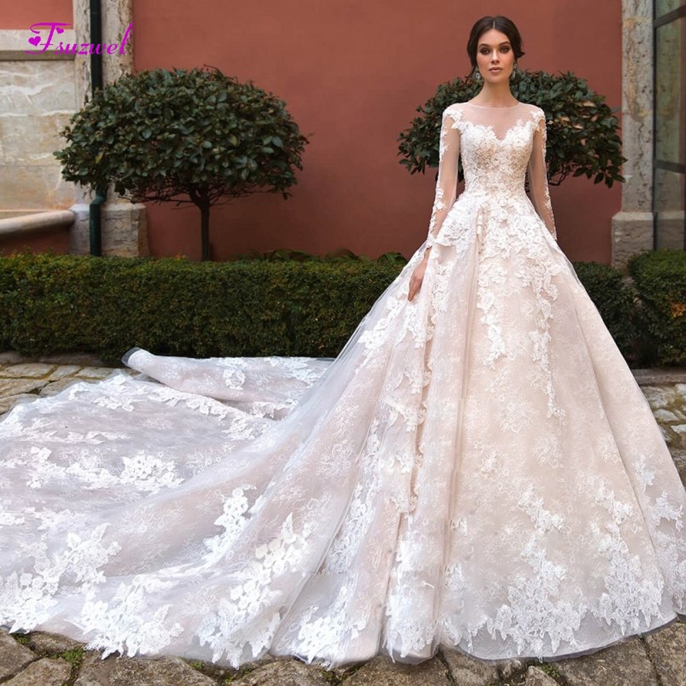 New popular round neck, long sleeve long sleeve linked dress 2019 head set Royal train lace dress Princess Dress, Pink
New popular round neck, long sleeve long sleeve linked dress 2019 head set Royal train lace dress Princess Dress, Pink