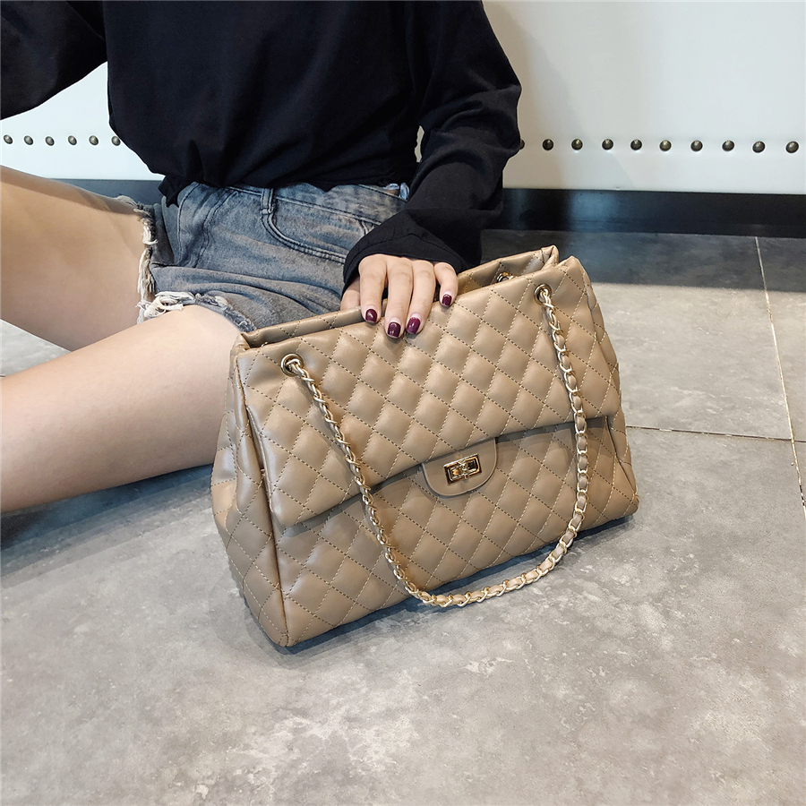Factory sales ladies shoulder bags soft and comfortable large plaid handbag elegant atmosphere khaki ladies bag street trend sewing rhombic handbags
Factory sales ladies shoulder bags soft and comfortable large plaid handbag elegant atmosphere khaki ladies bag street trend sewing rhombic handbags