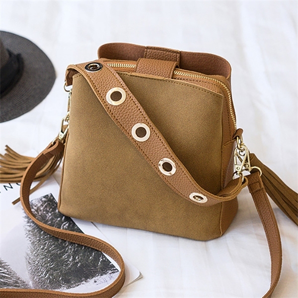 2019 Fashion Scrub Women Bucket Vintage Tassel Messenger High Quality Retro Shoulder Simple Crossbody Bag Tote Q1106
2019 Fashion Scrub Women Bucket Vintage Tassel Messenger High Quality Retro Shoulder Simple Crossbody Bag Tote Q1106
