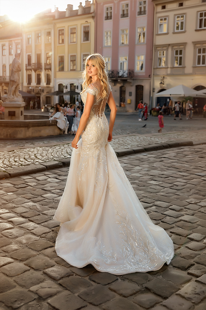 Mermaid Dresses Off Shoulder Sequins Appliques Bridal Gowns Custom Made Button Back Sweep Train Wedding Dress Robes