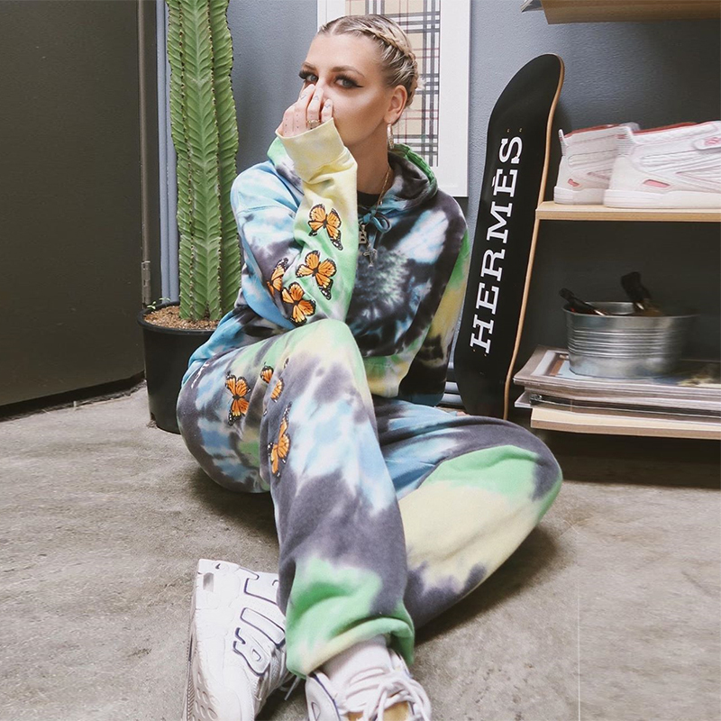 Darlingaga Streetwear Butterfly Print Tie Dye Tracksuit Women 2 Piece Set Fashion Hoodie and Sweatpants Matching Sets Sportswear T200825