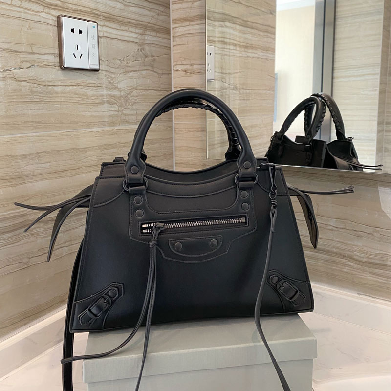Motorcycle Bag Tote Shopping Bag Large High-Capacity Hangbag B Letter Removable Shoulder Strap Shoulder Bag Free Shipping
Motorcycle Bag Tote Shopping Bag Large High-Capacity Hangbag B Letter Removable Shoulder Strap Shoulder Bag Free Shipping