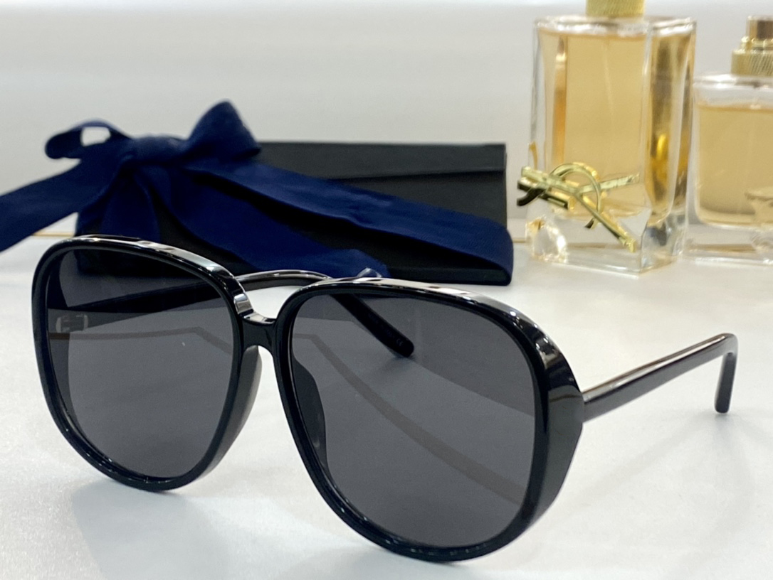 Summer Sunglasses For Men Women Style DOLL S1U Anti-Ultraviolet Retro Plate Rectangle Plank Frame Fashion Eyeglasses Random Box
Summer Sunglasses For Men Women Style DOLL S1U Anti-Ultraviolet Retro Plate Rectangle Plank Frame Fashion Eyeglasses Random Box