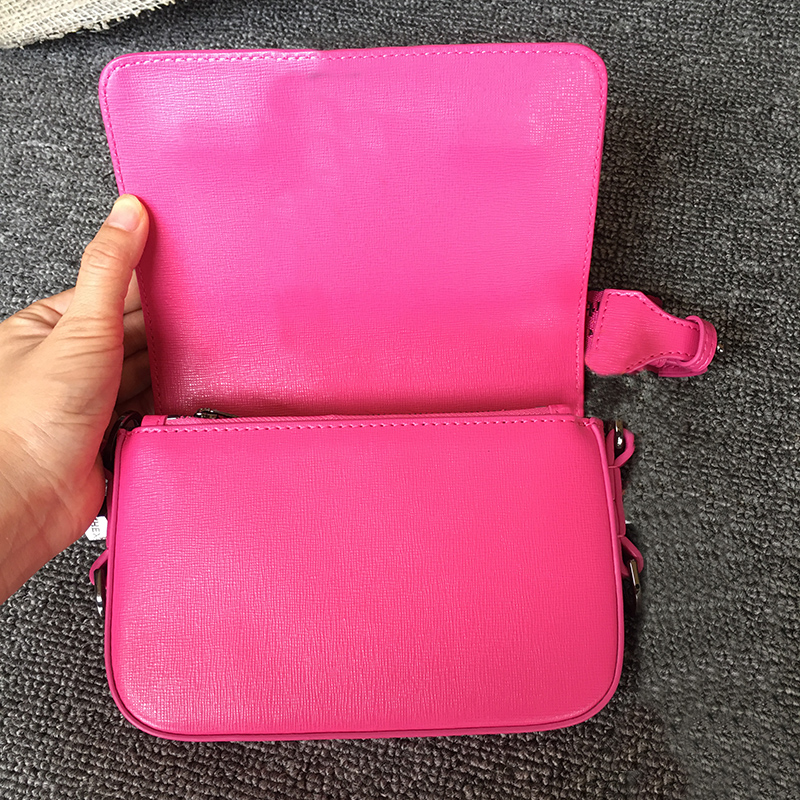 luxurys designers bags office fashion women handbags purses mini totes phone bag manBlack and white stripes crossbody bag, Pink
luxurys designers bags office fashion women handbags purses mini totes phone bag manBlack and white stripes crossbody bag, Pink