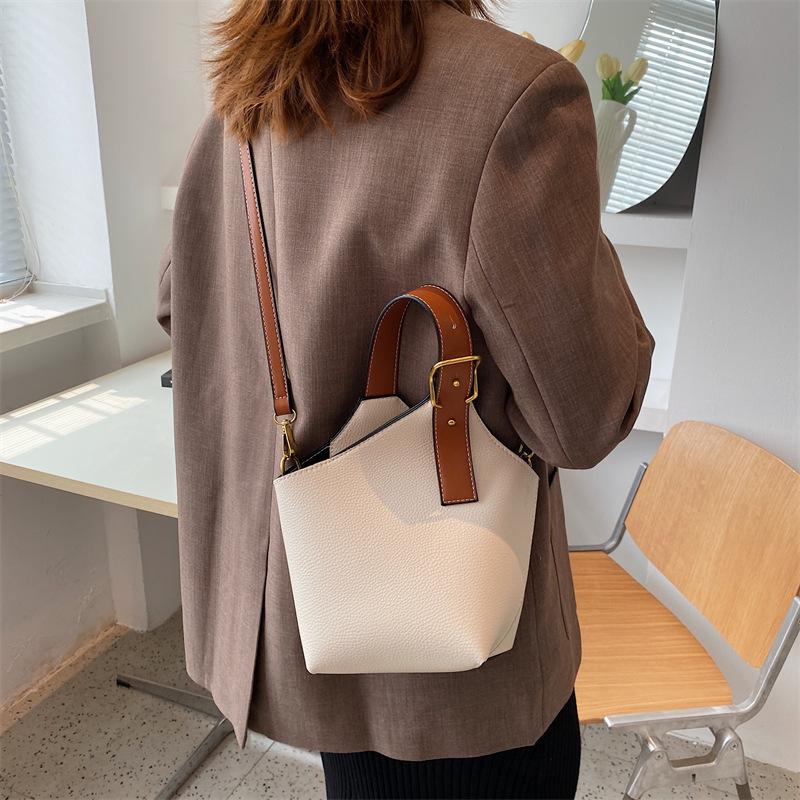 Evening Bags 2022 Portable Simple Messenger Bag Autumn And Winter Net Red Shoulder Bucket Retro Handbag Female
Evening Bags 2022 Portable Simple Messenger Bag Autumn And Winter Net Red Shoulder Bucket Retro Handbag Female
