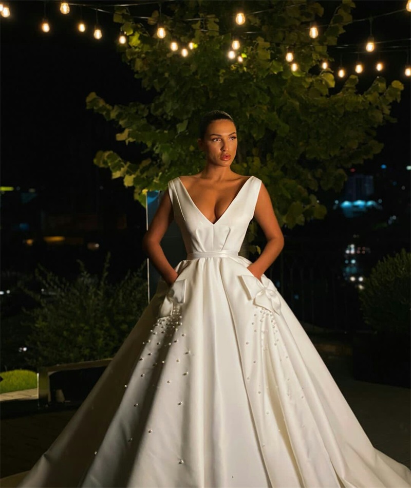 Sexy V Neck A Line Wedding Dresses With Pocket Bow Pearls Sweep Train Bridal Gowns Custom Made Modern Style Robes De Mariée
