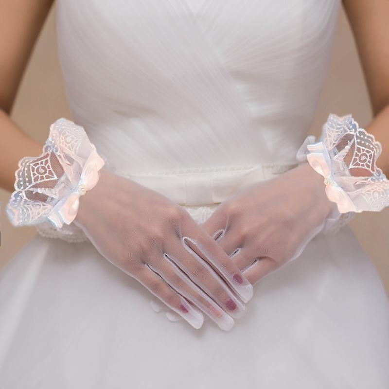 Five Fingers Gloves White Short Lace Women Ruffle Bow Full Finger Elegant Sexy Party Mittens Accessories
Five Fingers Gloves White Short Lace Women Ruffle Bow Full Finger Elegant Sexy Party Mittens Accessories