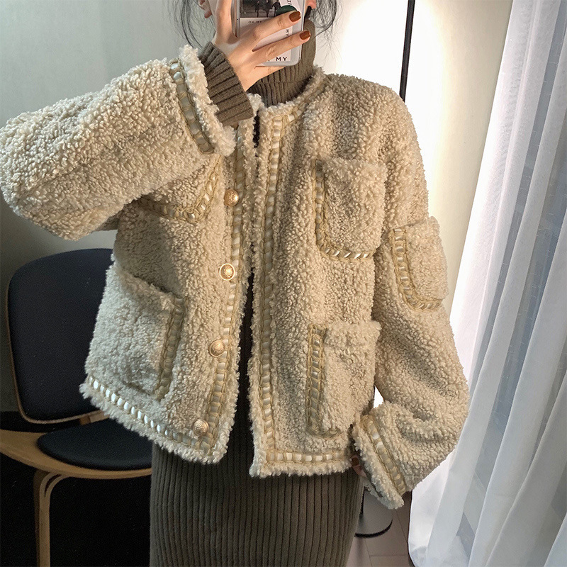 2021 New Net red crew neck unique breasted right tube short tempered lamb fur coat Korean winter splicing skin a superior piece CJLJ, Black
2021 New Net red crew neck unique breasted right tube short tempered lamb fur coat Korean winter splicing skin a superior piece CJLJ, Black