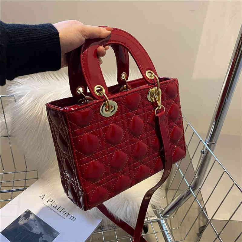 Daifei Bag 2022 Spring New Style Niche Fashion Bright Leather Trend Lingge Portable Female Oblique Span Single Shoulder
Daifei Bag 2022 Spring New Style Niche Fashion Bright Leather Trend Lingge Portable Female Oblique Span Single Shoulder