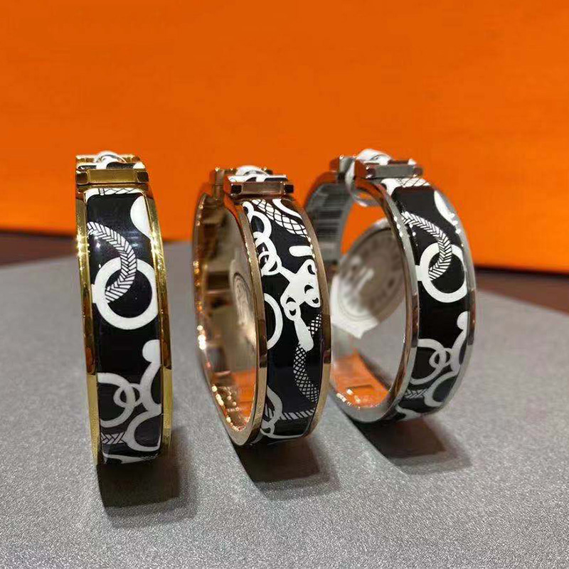 High Quality Copper Enamel Lady Silver Bangle Designer Luxury Jewelry Women's Charm Bracelet Fashion Men's Gold Bracelets And Original Box
High Quality Copper Enamel Lady Silver Bangle Designer Luxury Jewelry Women's Charm Bracelet Fashion Men's Gold Bracelets And Original Box