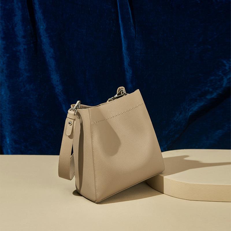2021 Luxury Handbags Women Bags Designer leather Shoulder handbag Messenger female bag Crossbody Bags For Women sac a main
2021 Luxury Handbags Women Bags Designer leather Shoulder handbag Messenger female bag Crossbody Bags For Women sac a main