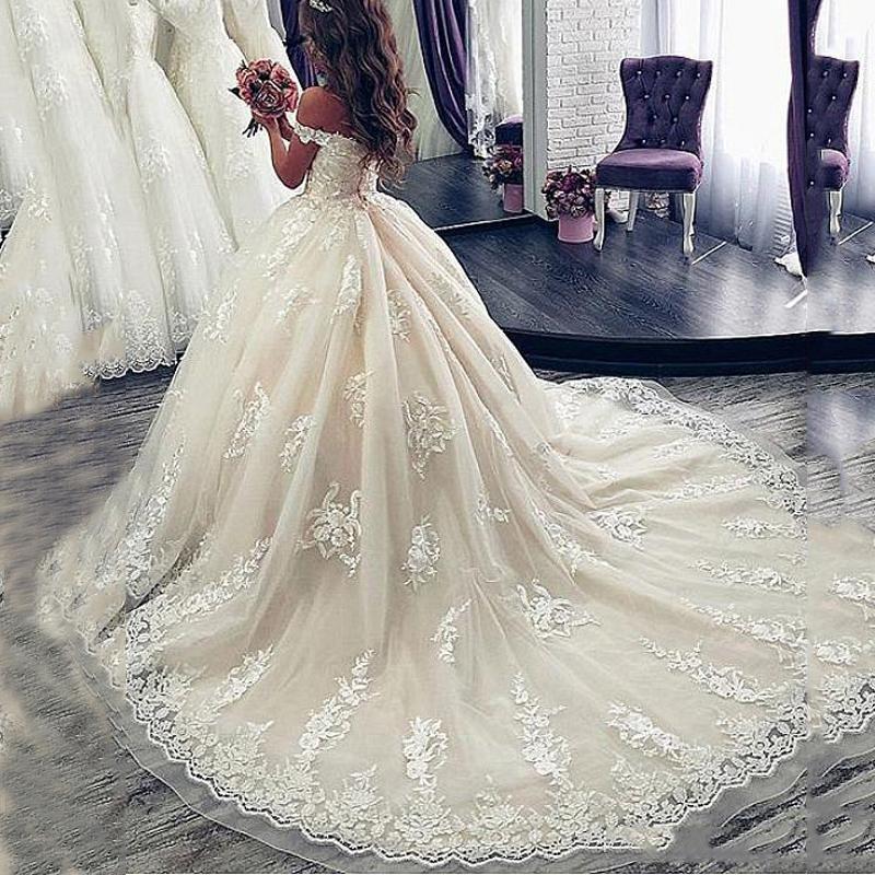 Off Shoulder Lace Ball Gown Wedding Dresses 2021 with Appliques Short Sleeves Court Train Tulle Plus Size Bridal Gowns