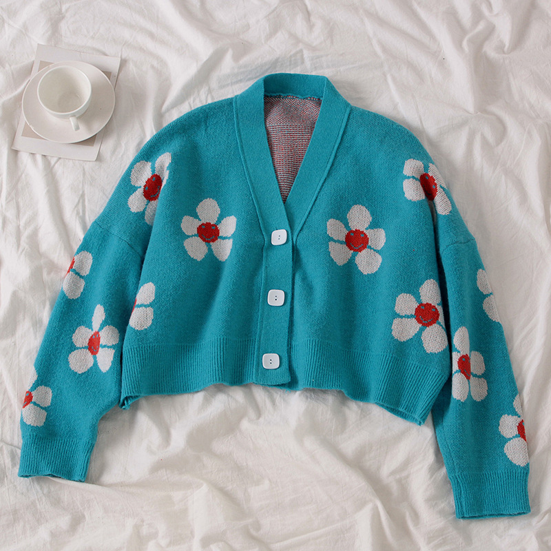 2021 New Women Styling Preppy Shirt Malha Flower Printing of Autumn Cultures Long Sleeve Nightgown v Neck Single Breasted Ladies Cardigans A, Light blue.
2021 New Women Styling Preppy Shirt Malha Flower Printing of Autumn Cultures Long Sleeve Nightgown v Neck Single Breasted Ladies Cardigans A, Light blue.