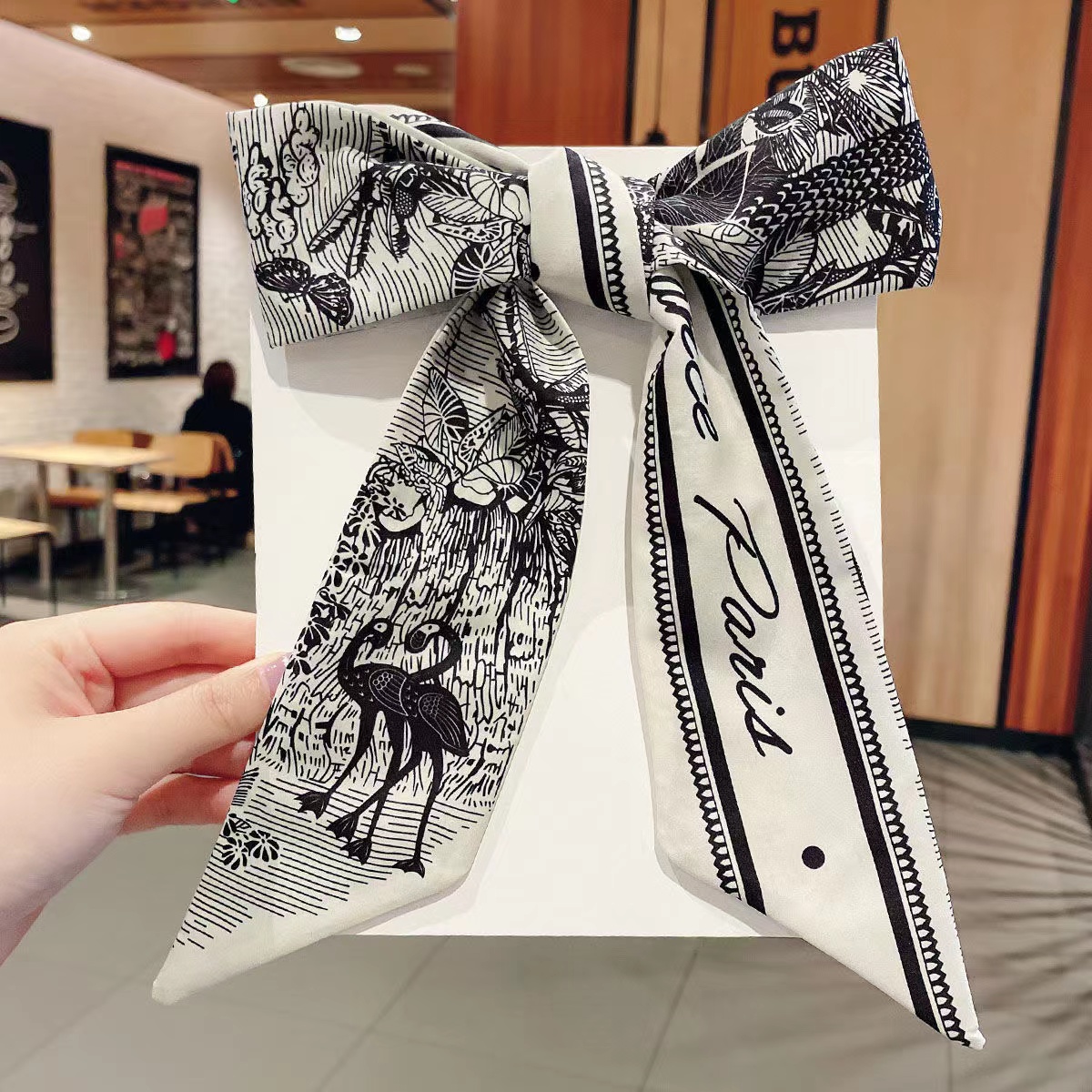 women's fashion scarves designer headband classic handbag scarf high quality silk material size 6*100cm
women's fashion scarves designer headband classic handbag scarf high quality silk material size 6*100cm