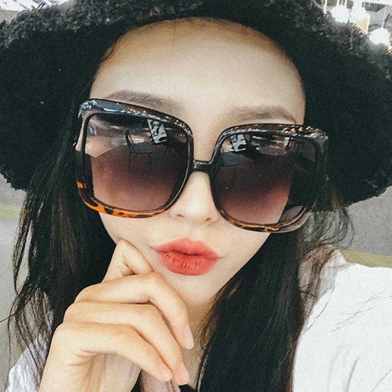 Sunglasses Oversized Rivet Square Men Women Tan Gray Lens UV400 Protection Eyewear Fashion Design Gafas De Sol
Sunglasses Oversized Rivet Square Men Women Tan Gray Lens UV400 Protection Eyewear Fashion Design Gafas De Sol