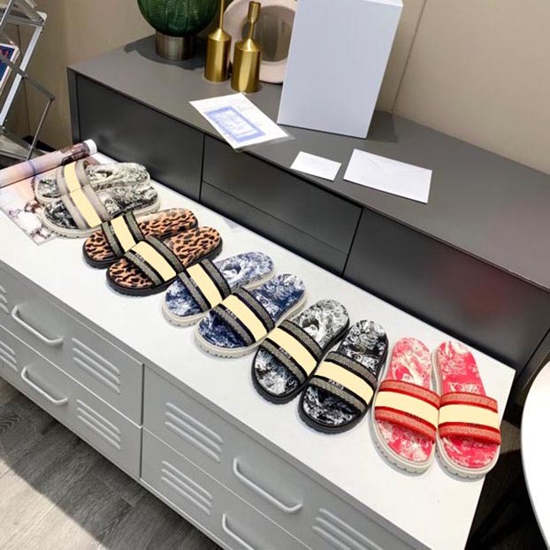 2022 Women DWAY Cotton Sandals slippers summer fashion Embroidered Reverse Joie Print Beach Sandals Top Designer Ladies Cool slipper slides shoe Size 35-41
2022 Women DWAY Cotton Sandals slippers summer fashion Embroidered Reverse Joie Print Beach Sandals Top Designer Ladies Cool slipper slides shoe Size 35-41