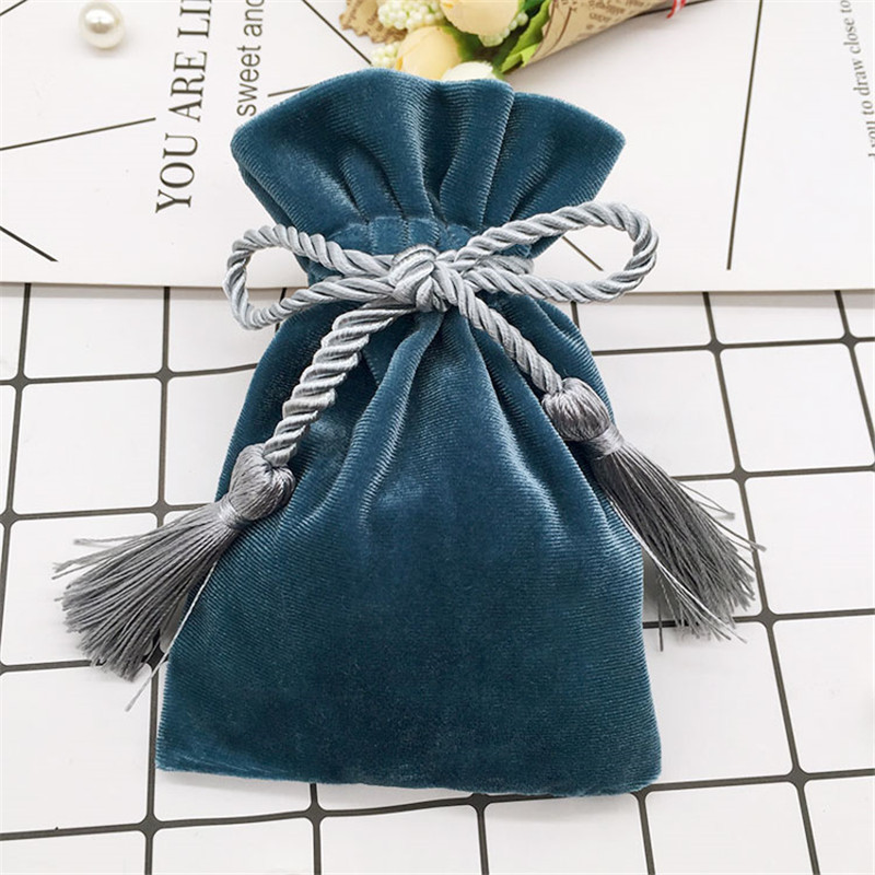 10pcs Gray Gold Velvet Bags With Tassel 11x15cm Purple Red Pouches Jewelry MP3 Packing Bags Christmas Candy Wedding Gift Bags T200602