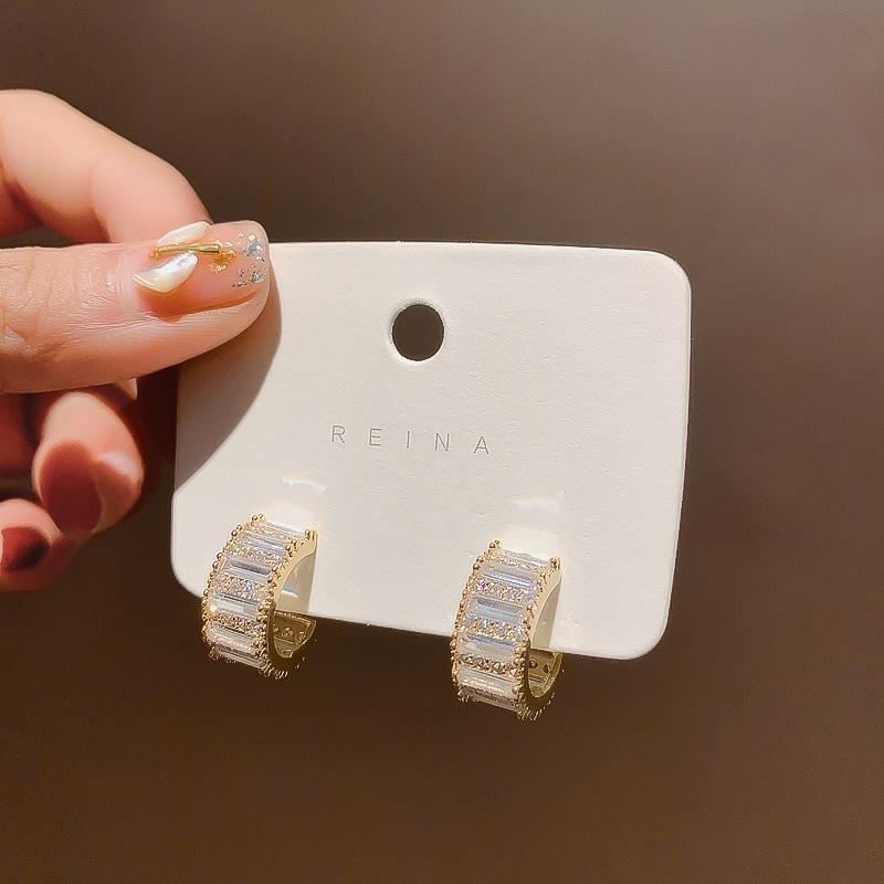 Stud Korean Fashion Jewelry Zircon Micro Inlay C-type Earrings For Woman Super Shiny Earring French High-quality
Stud Korean Fashion Jewelry Zircon Micro Inlay C-type Earrings For Woman Super Shiny Earring French High-quality