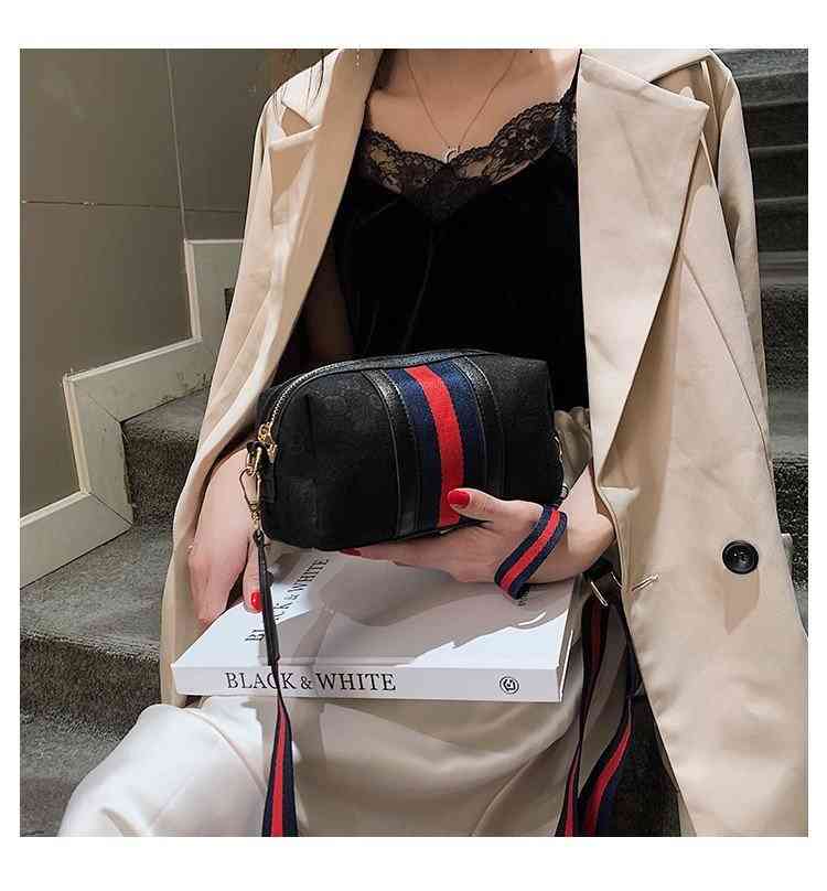Summer small bag women's new canvas printed messenger foreign style mobile phone, Black
Summer small bag women's new canvas printed messenger foreign style mobile phone, Black