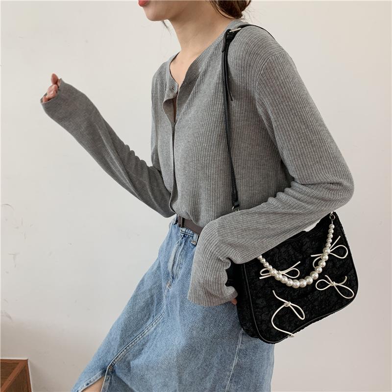 Black Pleated Women Shoulder Messenger Bags Vintage Bowknot Ladies Baguette Underarm Bag Pearl Chain Cool Girls Purse Handbags
Black Pleated Women Shoulder Messenger Bags Vintage Bowknot Ladies Baguette Underarm Bag Pearl Chain Cool Girls Purse Handbags