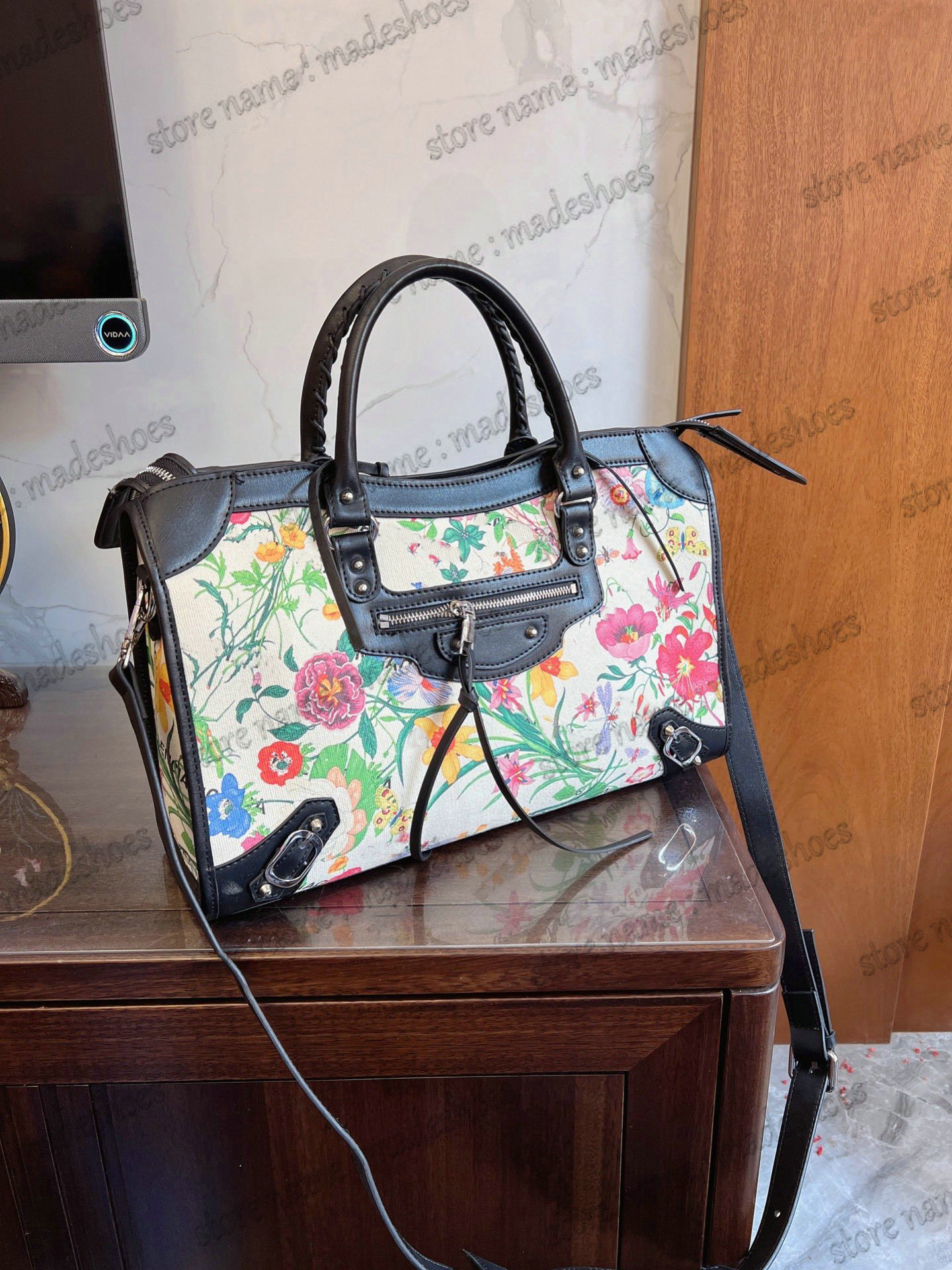 The Hacker Project Medium Neo Classic Bag 681695 Womens Limited Edition Handbag Luxurys Designers Aria Casual Tote Flora Print White Canvas Handle Bag
The Hacker Project Medium Neo Classic Bag 681695 Womens Limited Edition Handbag Luxurys Designers Aria Casual Tote Flora Print White Canvas Handle Bag