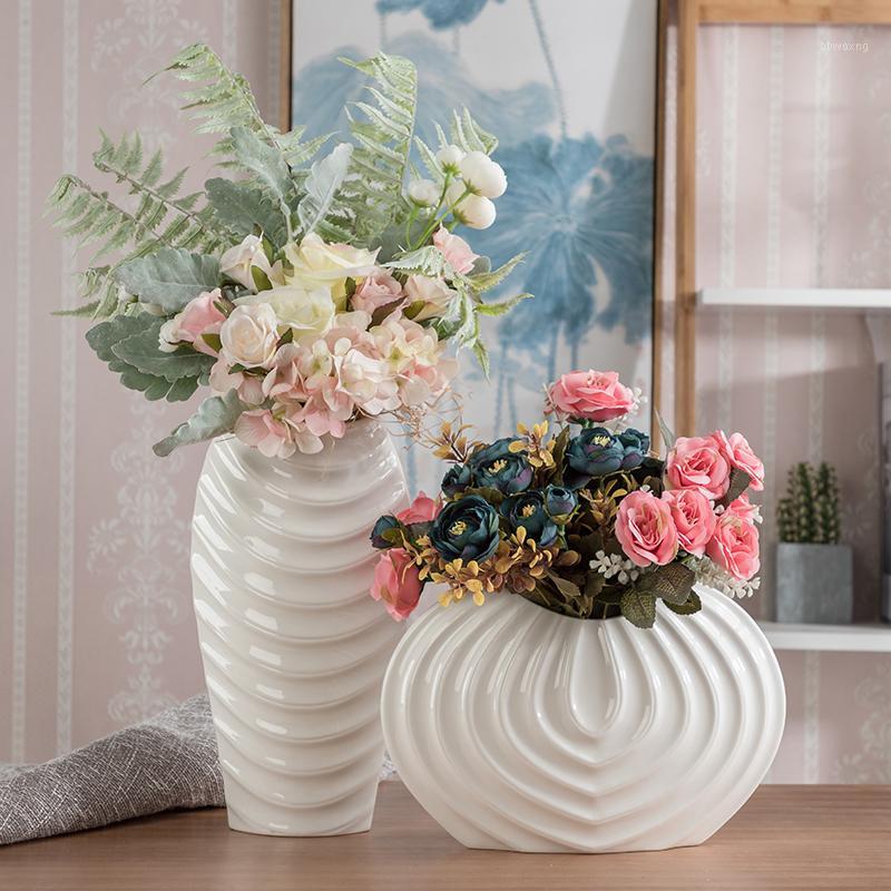European Creative white ceramic flower vase tabletop vase decoration for home wedding decoration modern Shell-shaped J1
European Creative white ceramic flower vase tabletop vase decoration for home wedding decoration modern Shell-shaped J1