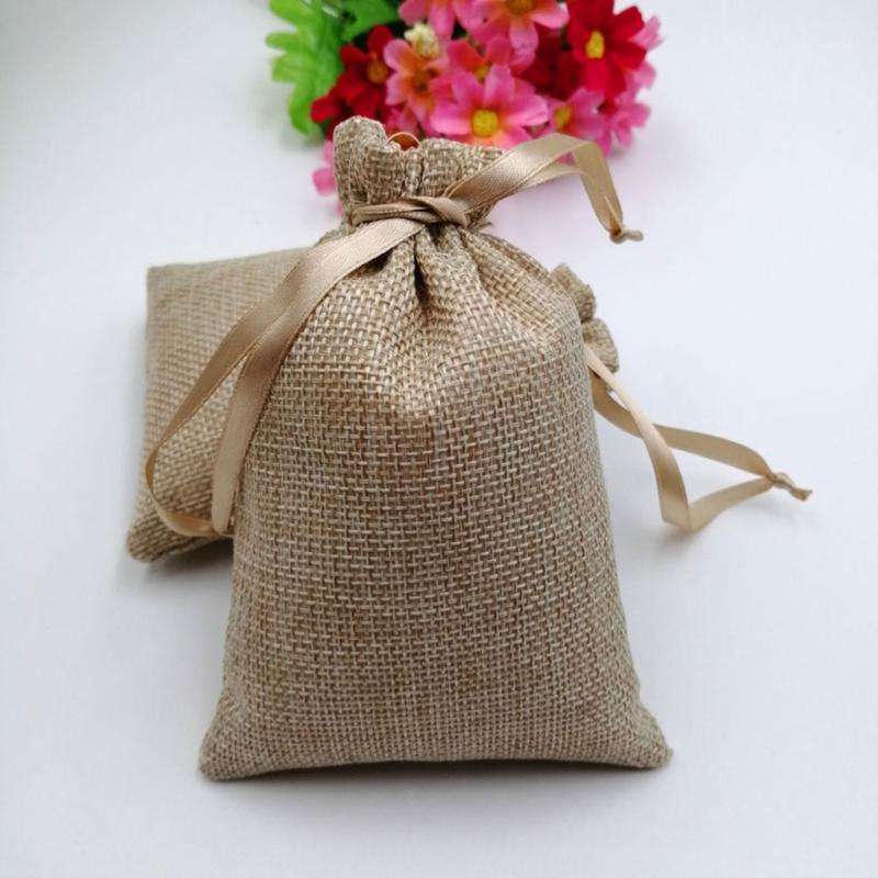 50pcs RUIHAOYU Natural Burlap Drawstring Gift Bags Jute Gift Candy Packaging Bag Wedding Party Favor Pouch Baby Shower Supplies1
50pcs RUIHAOYU Natural Burlap Drawstring Gift Bags Jute Gift Candy Packaging Bag Wedding Party Favor Pouch Baby Shower Supplies1