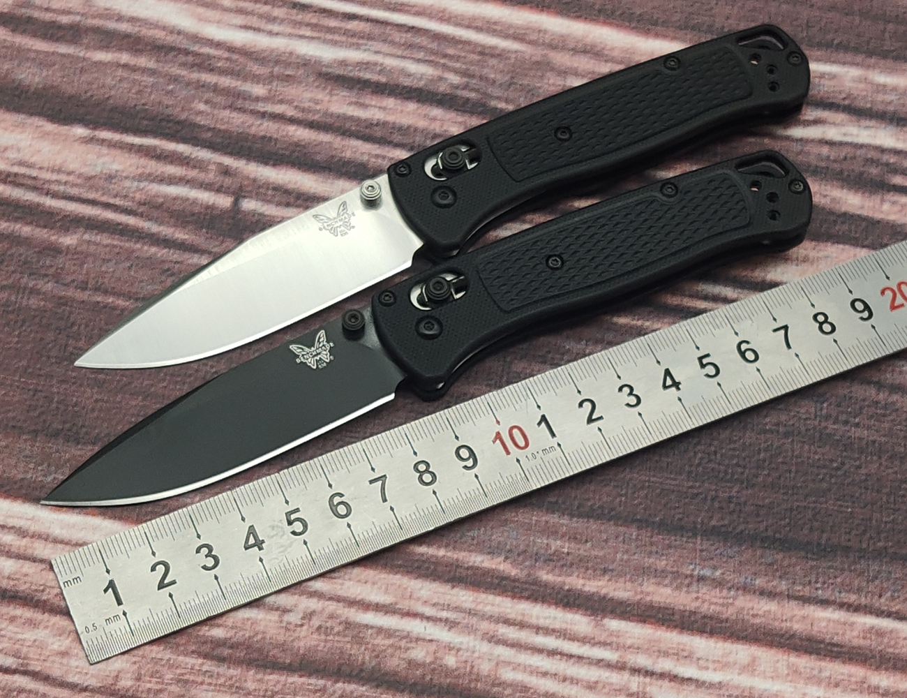 The latest system inherited from 2020 535 Bugout Titanium coated black blade S30V black G10 AXIS folding knife 3.24 smooth opening and closi
The latest system inherited from 2020 535 Bugout Titanium coated black blade S30V black G10 AXIS folding knife 3.24 smooth opening and closi